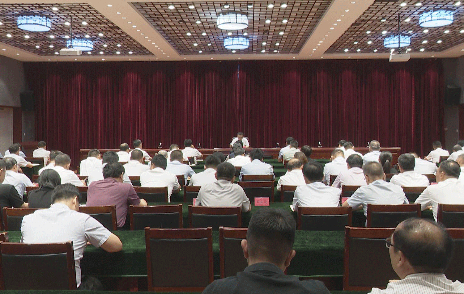 全县领导干部警示教育会议召开